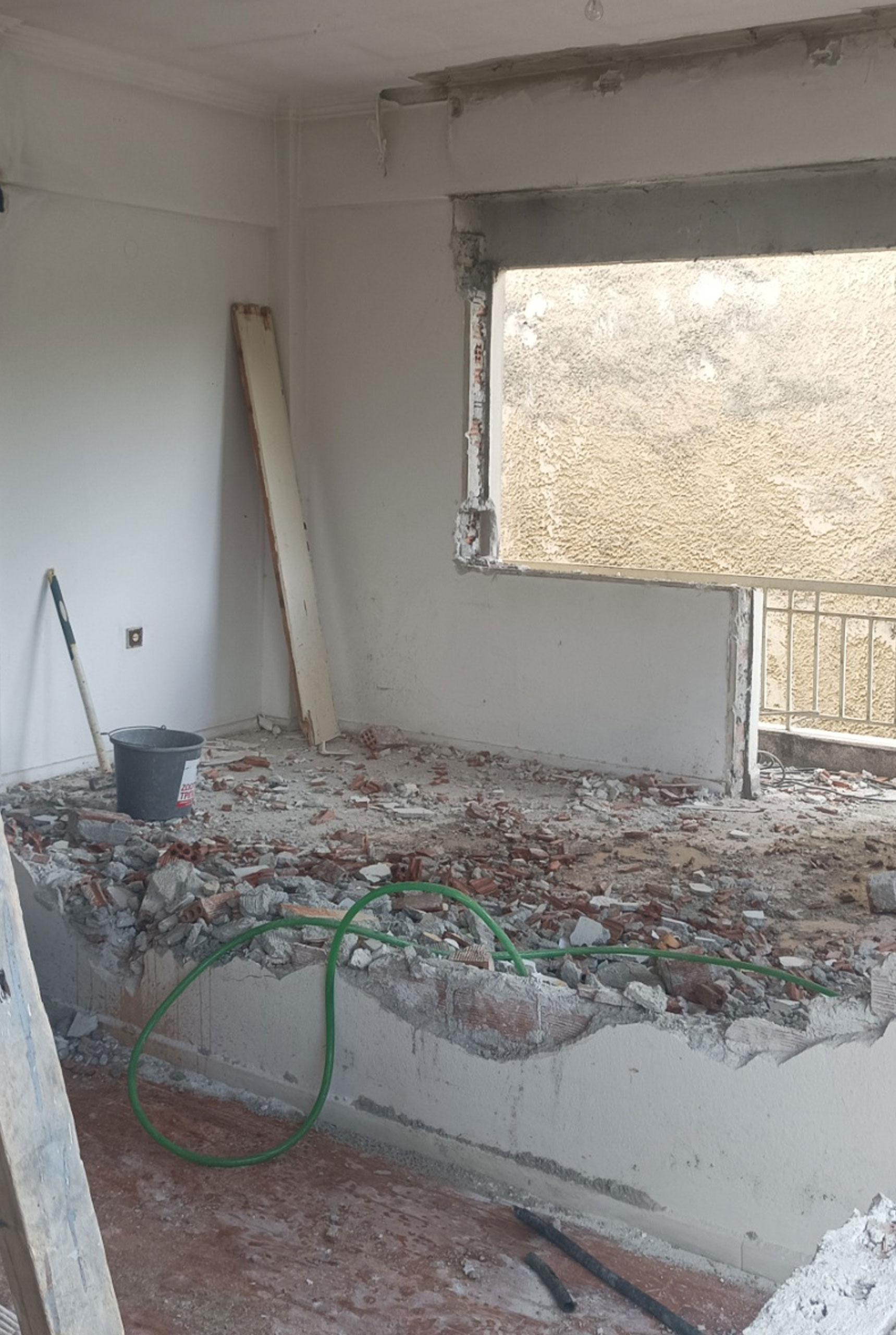 ba-iliotropio2-aithousa-002